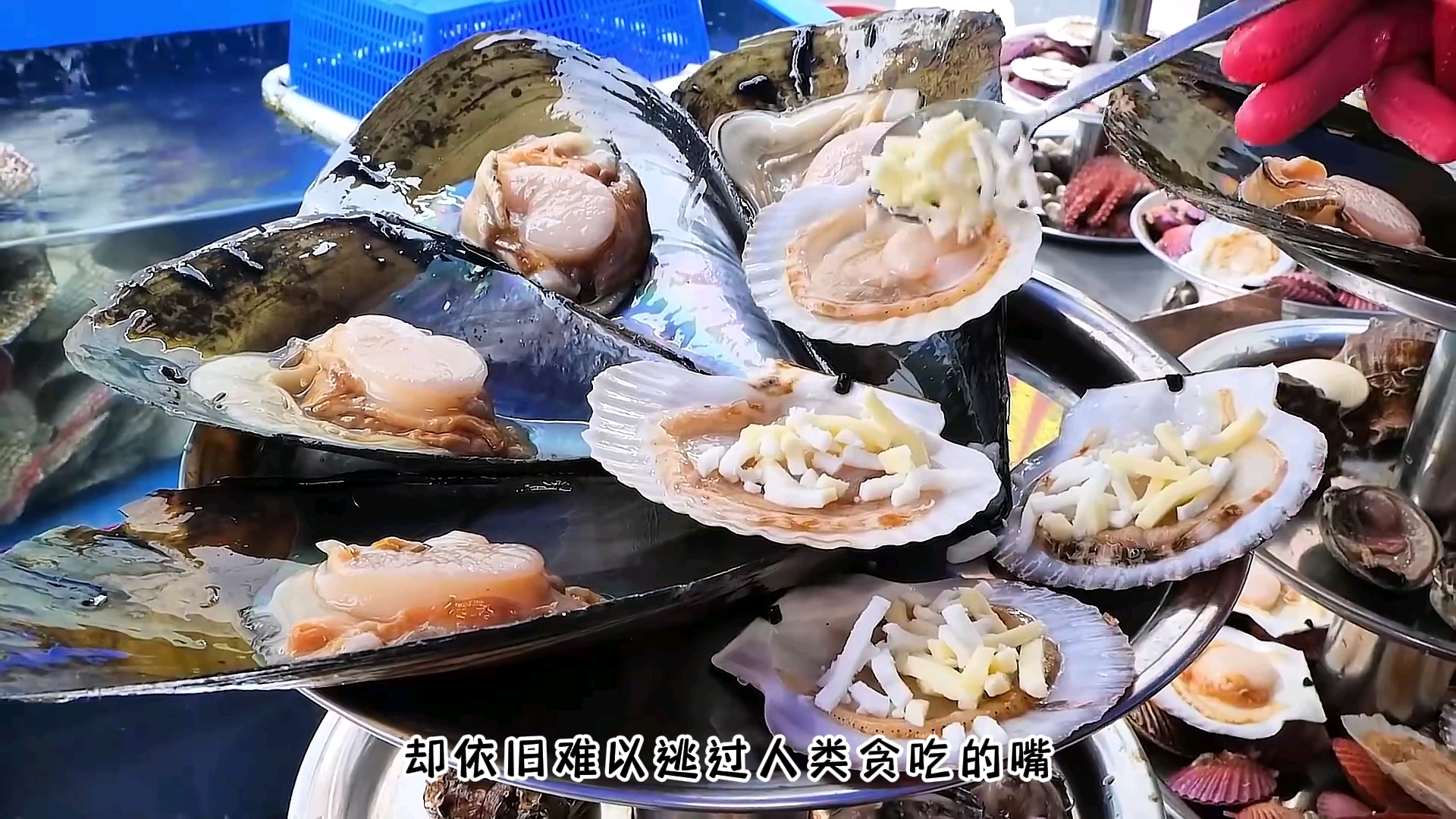 舌尖上的wpk钻石： 【100-720】不用电也不用柴，山村人民只用稻草和铁桶就能把鸡烤得焦嫩又香浓！