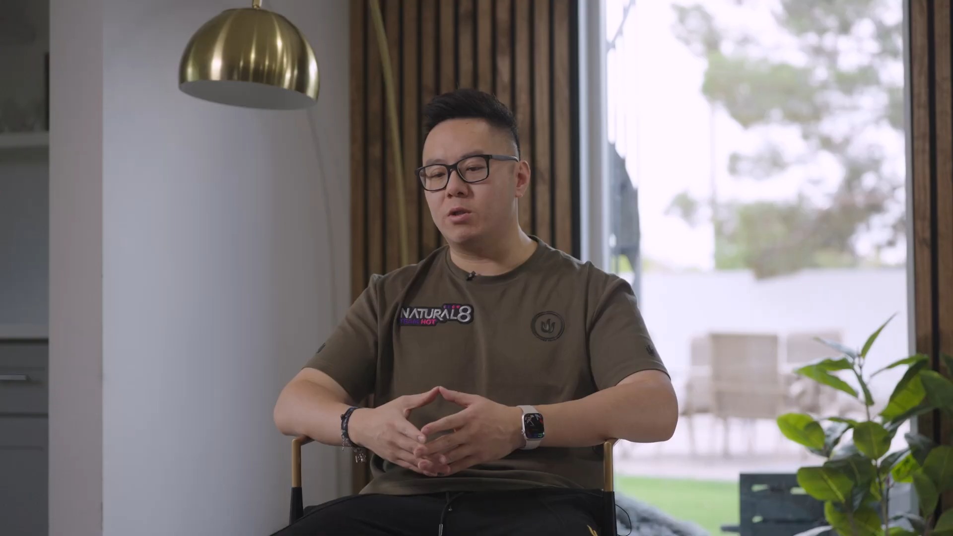 Danny Tang 鼓舞人心的旅程第 2 集来了！敞开心扉，讲述了那些挣扎、险些错过的时刻，以及考验他决心的时刻