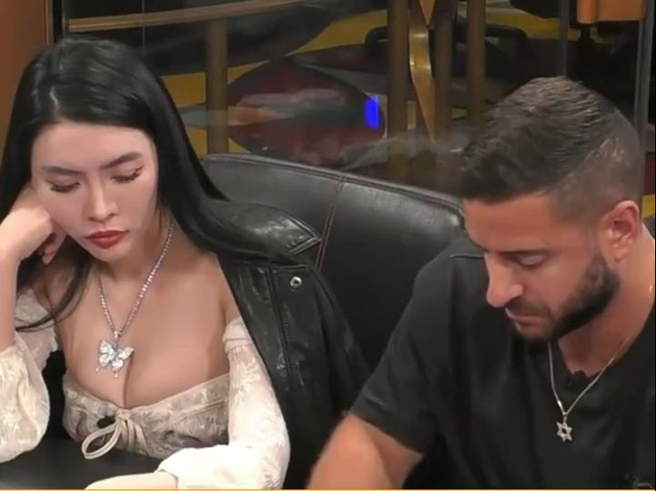 大美女好不容易偷一把，居然碰到铁头！【转载小米】