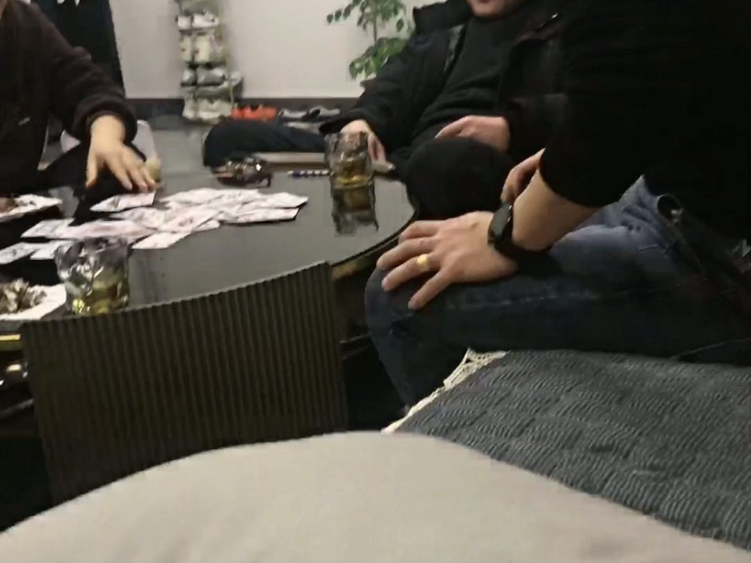 扑克证明逼。