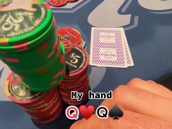 #Poker hand #2 Pocket Queens get put in a TOUGH SPOT 👀🤔😎💰🔥德扑