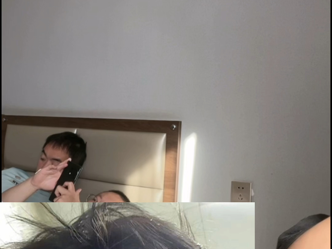 黑豹谈卷毛邀请自己和石林张明权去赌场捡钱到了之后才发现是卷毛设的局不输完不让走钱都被卷毛捡走了