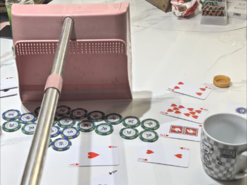 双A起手，单车变摩托——和朋友用德州扑克赌点鸡架吃吃✌
