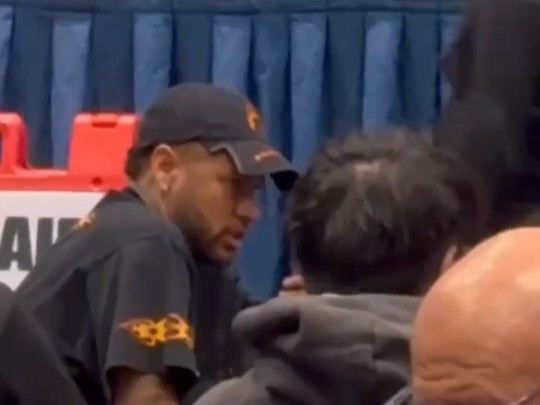 内马尔准备转行了?