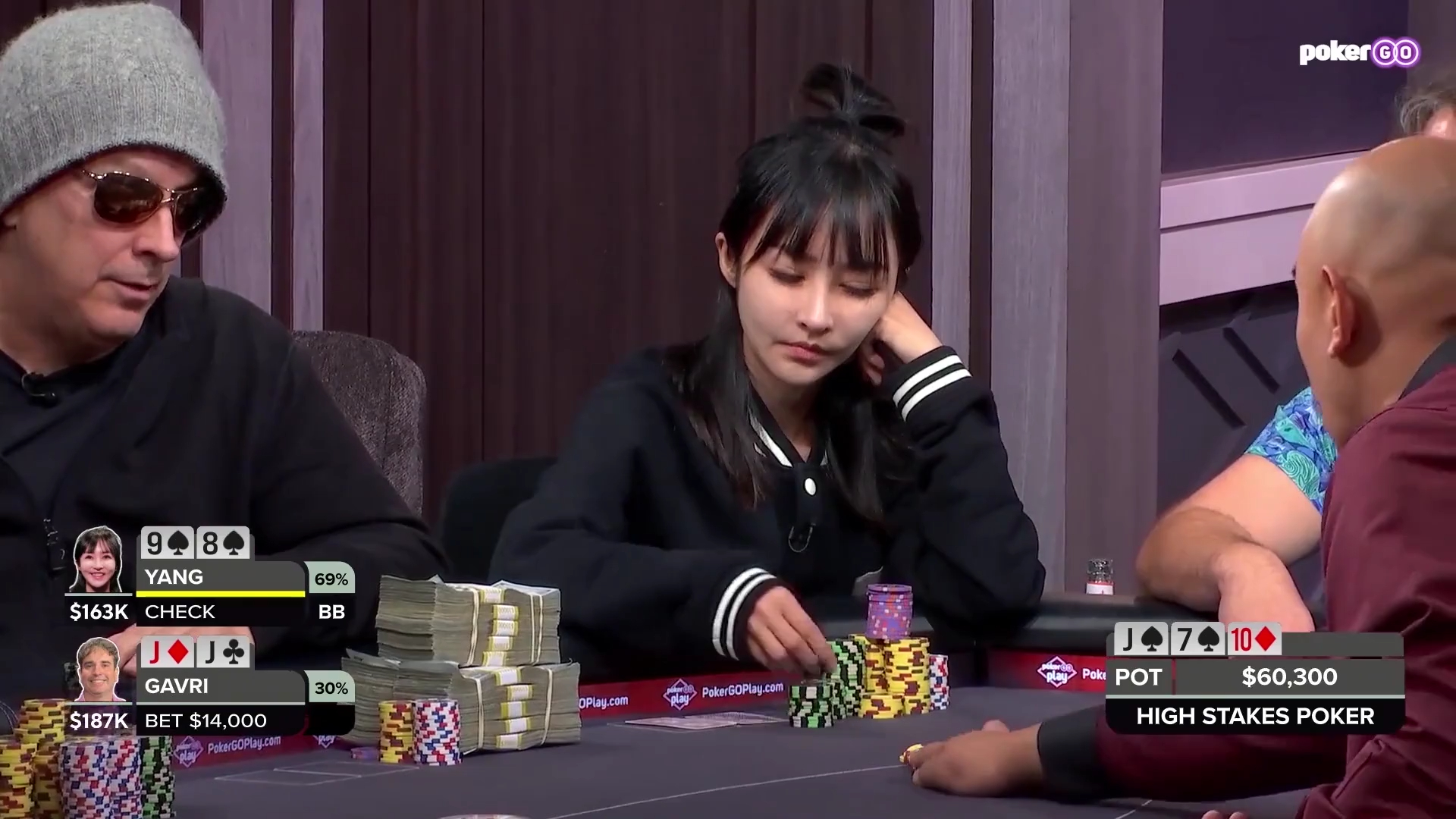 【德州扑克】华人美女VIVIAN！天顺碰三条，梦幻开局！