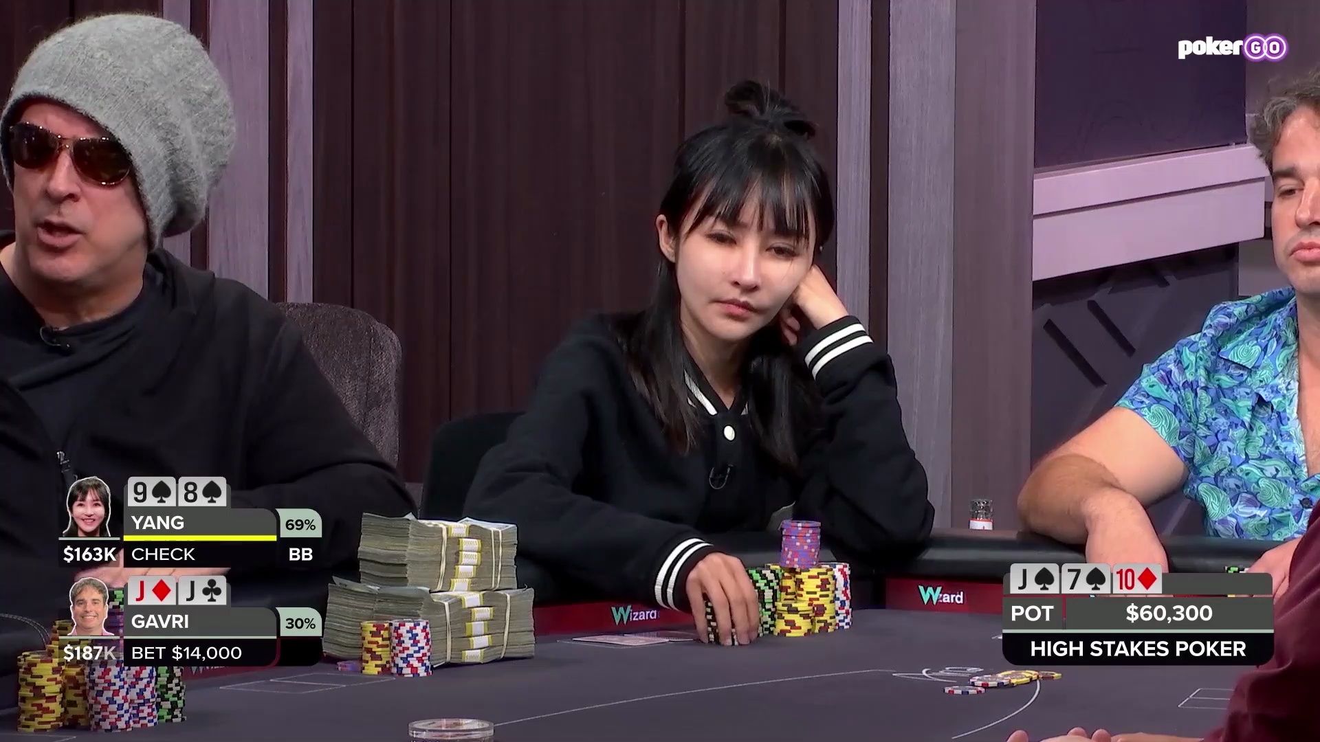 【大鹏德州扑克】华人美女VIVIAN！天顺碰三条，梦幻开局！