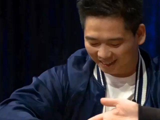 谭轩赢下超大底池，露出了最纯真淳朴的笑容！
