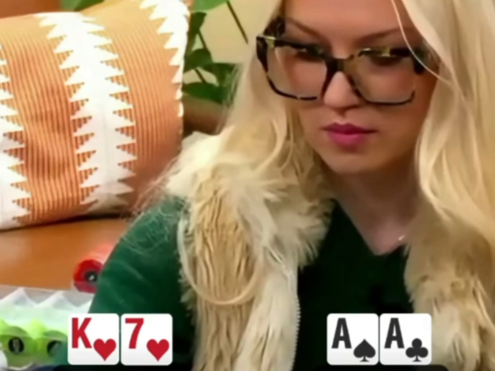美女AA被油腻大叔K7埋伏，痛失底池！