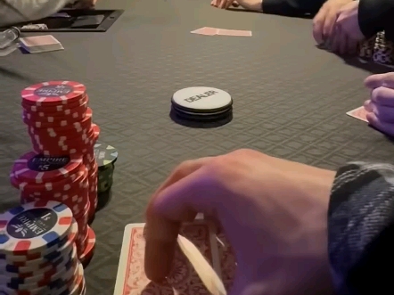 手牌拿到两个圈会怎么做？