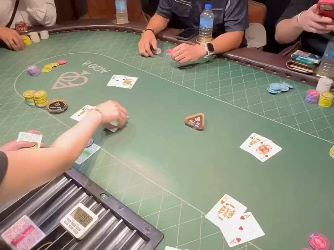 四家all in手牌都一样？哈哈哈
